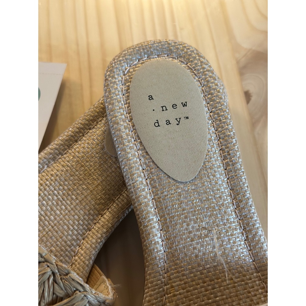 A New Day Womens Woven Raffia Slide Sandals Tan Boho Slip On Flat Shoes 9.5 NWT - Picture 2 of 4